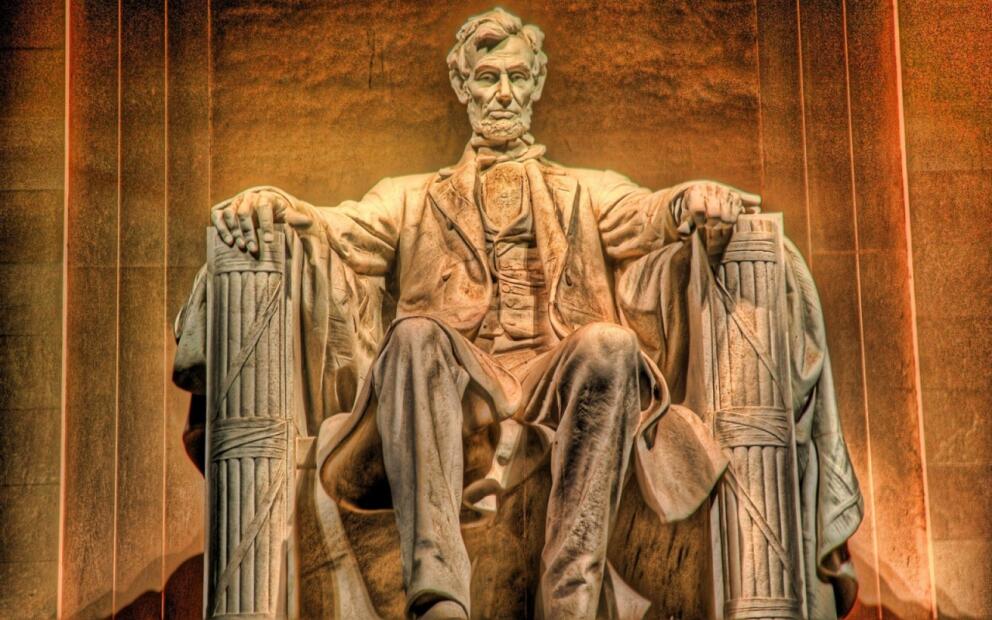 Статуя Линкольна в мемориале. Город Вашингтон