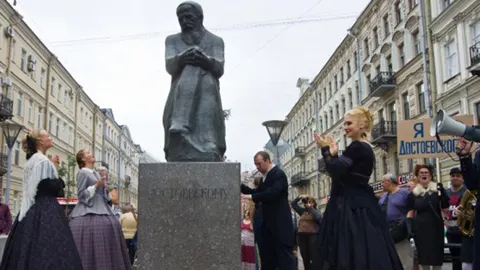 В День Достоевского прохожие могут сыграть в фильме по роману «Идиот»