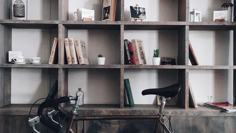 Книги на полке